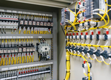 Inštalacije električnih napeljav in naprav. Montaže strelovodov. Inštalacije telekomunikacij. Inštalacije tehničnega varovanja. Inštalacije konferenčnih sistemov.