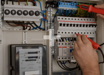 Inštalacije električnih napeljav in naprav. Montaže strelovodov. Inštalacije telekomunikacij. Inštalacije tehničnega varovanja. Inštalacije konferenčnih sistemov.