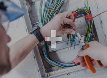 Inštalacije električnih napeljav in naprav. Montaže strelovodov. Inštalacije telekomunikacij. Inštalacije tehničnega varovanja. Inštalacije konferenčnih sistemov.